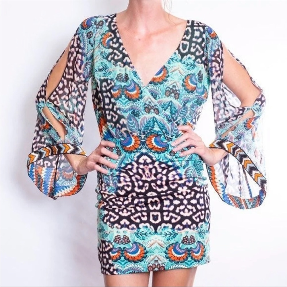 BEBE MULTI PRINT ARM SLITS MINI DRESS SIZE SMALL